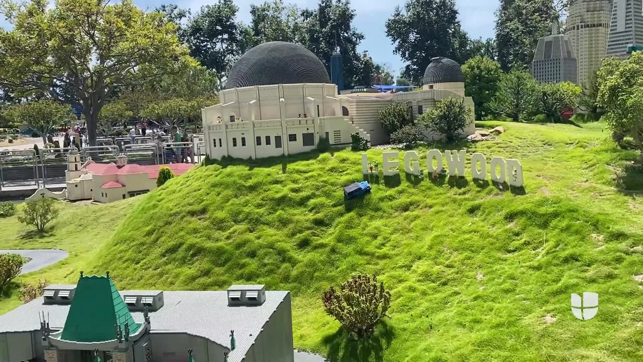 ¿Te imaginas visitar Los Ángeles, San Francisco, Washington, Vegas y hasta Nueva York en un solo día? Esto solo lo puedes hacer en 
<a href="https://www.legoland.com/california/" target="_blank">Legoland California</a>, el popular parque temático en el sur de Calirfornia.