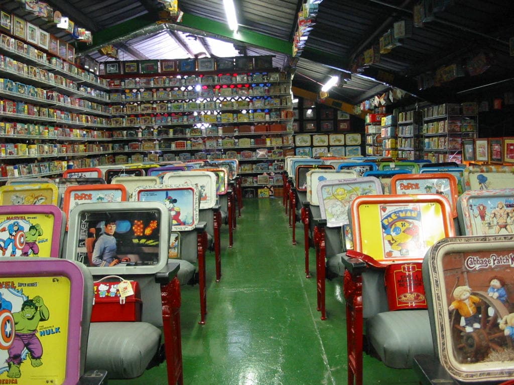 <b><a href="http://lunchboxmuseum.com/index2.html" target="_blank">Lunch Box Museum (Columbus)</a></b>. Si vas al River Market en Columbus, Allan Woodall Jr. exhibe más de 450 loncheras desde alrededor de 1950 hasta la década de 1980.