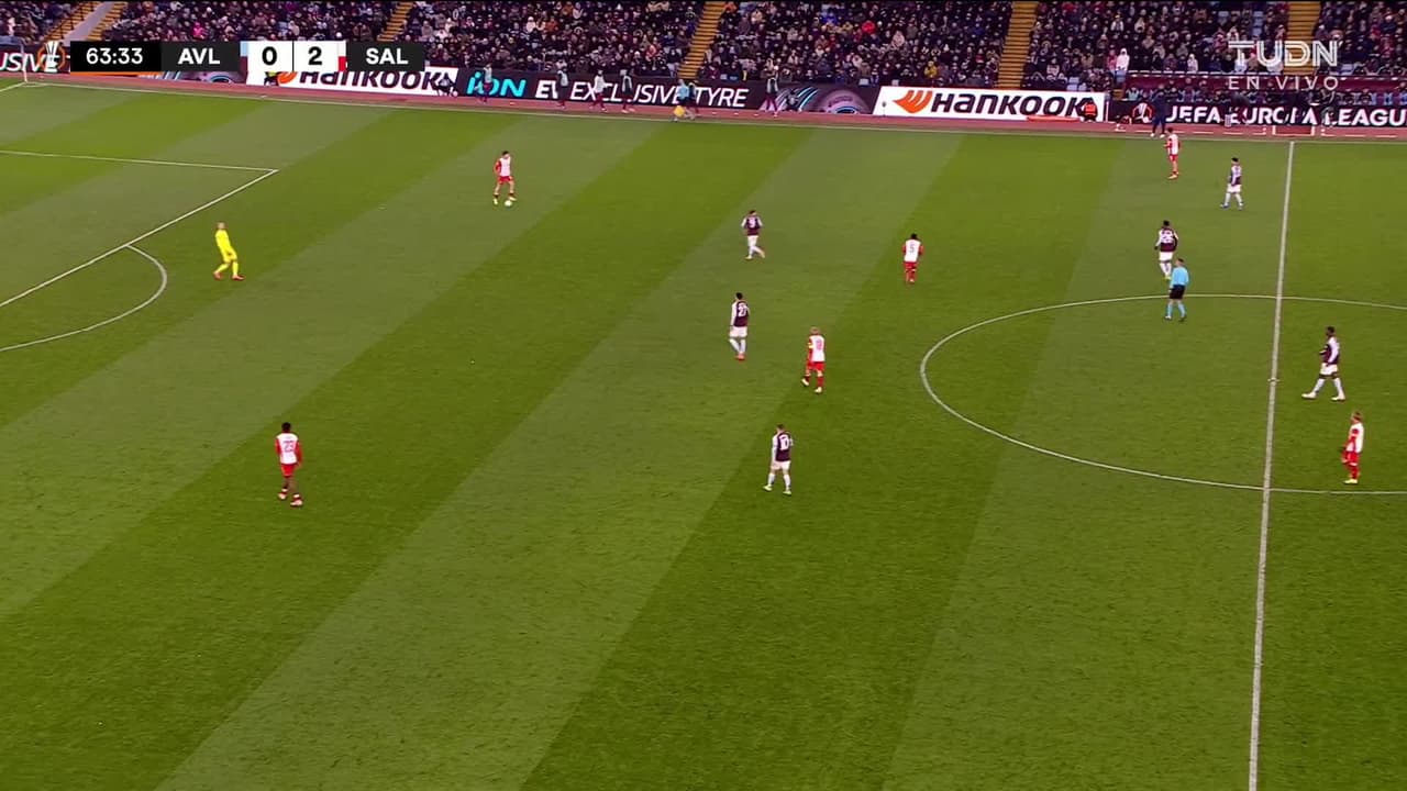 ¡GOL!  anota para Aston Villa. Morgan Rogers