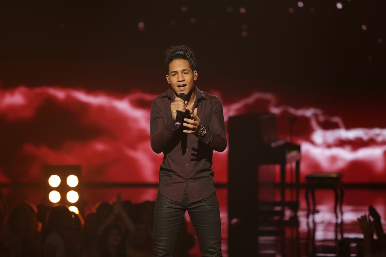 Una noche donde se le hizo honor al Latin GRAMMY, hubo sorpresas y la eliminación de un chico más. Esta noche le dijimos adiós a Sebastián y los jueces, además de no tener paciencia, fueron difíciles de complacer.