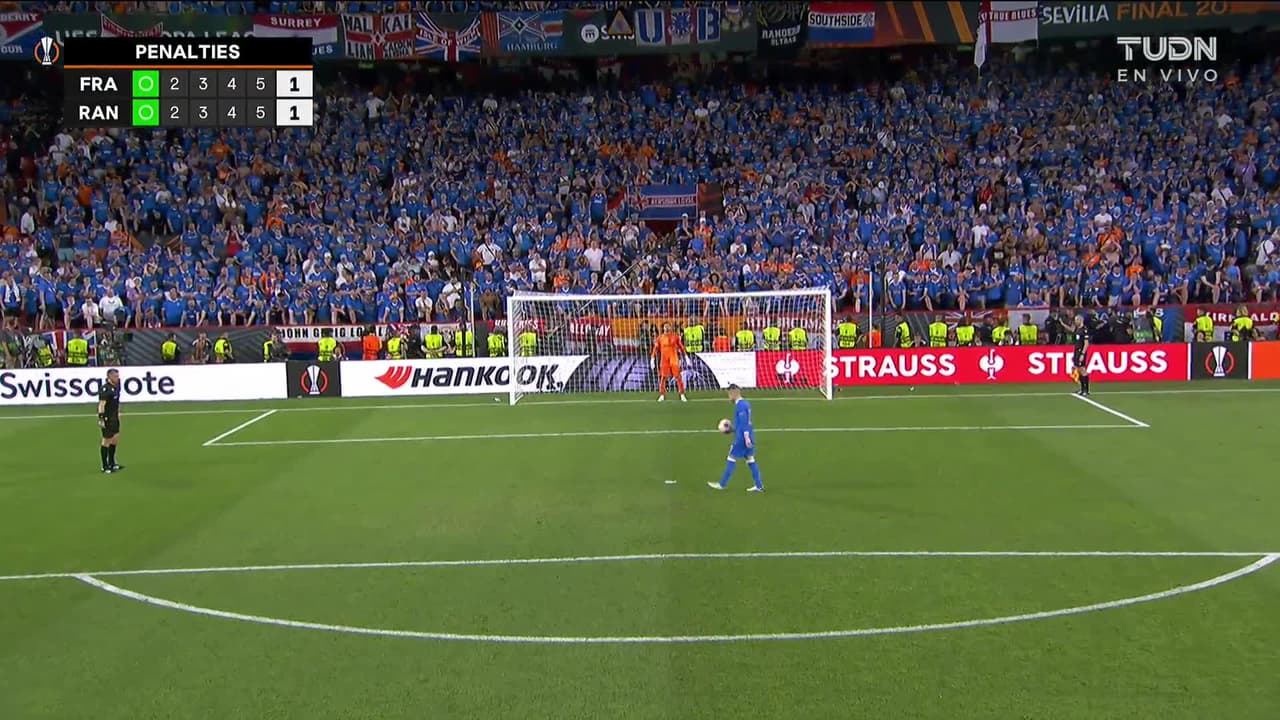 ¡GOL!  anota para Rangers. Steven Davis