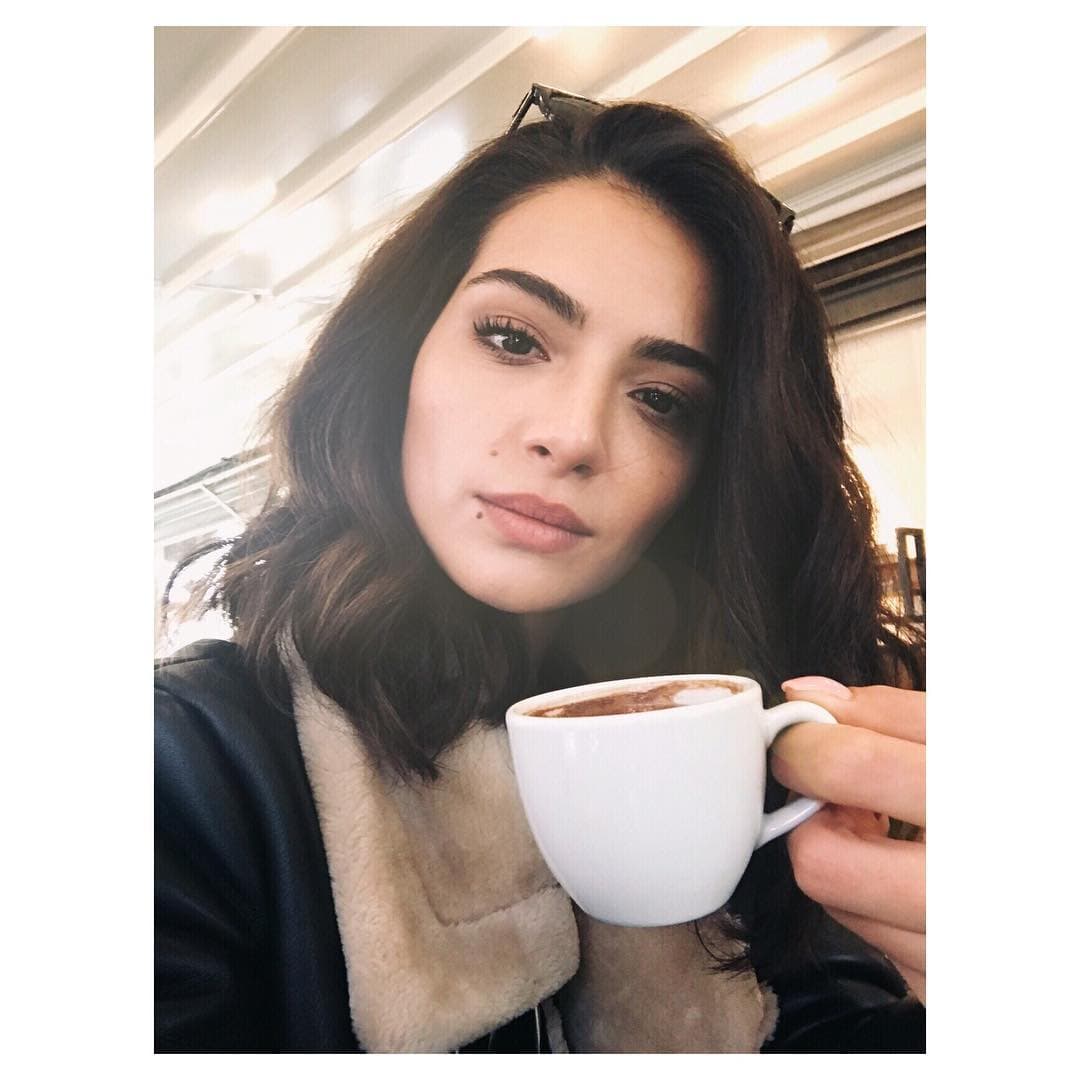 Sin embargo, su comienzo en la actuación no fue sencillo, pues a pesar de que sus padres son migrantes turcos, Melisa no sabía hablarlo.