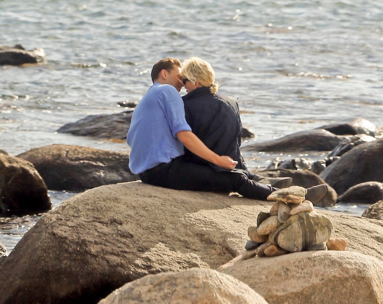 No pararon de besarse.