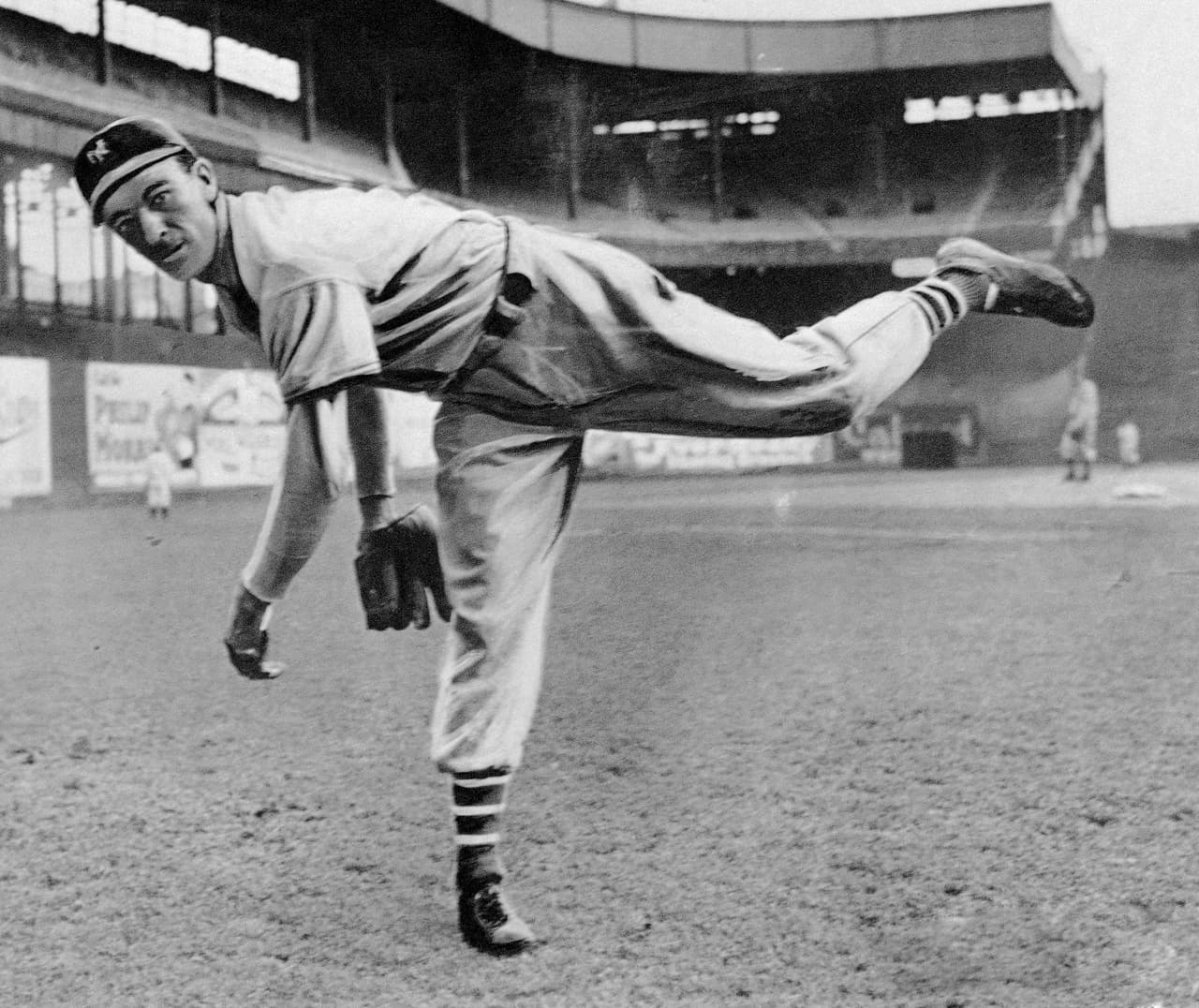 <b>Carl Hubbell, LZ, Gigantes</b>– Luego de que el entrandor John McGraw decidiera enviar a Carl al montículo, todo se vino abajo. Hubell fue castigado con una lluvia de hits, donde en un solo inning recibieron 7 carreras, por lo que el entrenador decidió sacar a Hubbel. Se convirtió en uno de los 13 lanzadores abridores en permitir al menos siete carreras sin completar dos entradas en su debut.