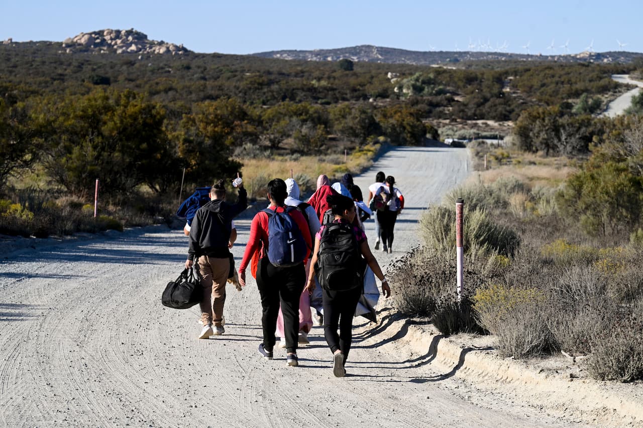 Las claves de los cambios en política migratoria que negocian Biden y el Congreso: dónde avanza y dónde se atasca
