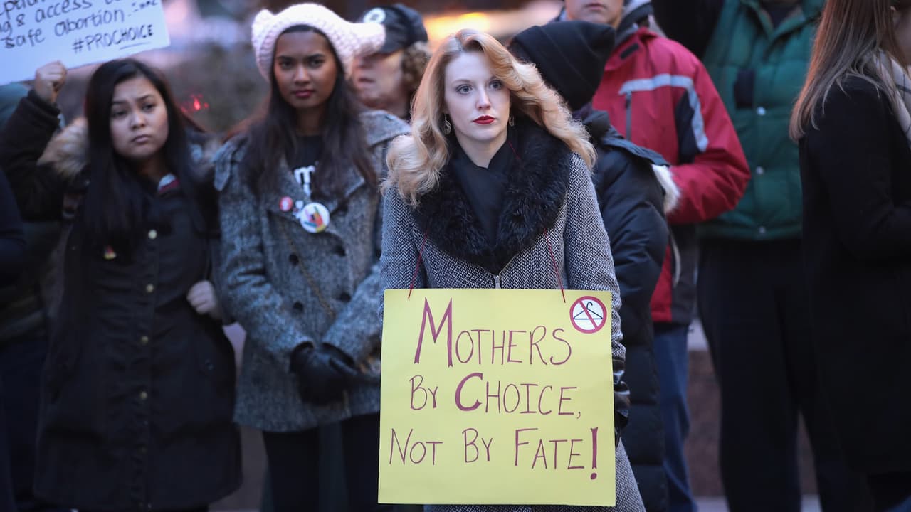 Gobernador de Illinois firma ley que expande los derechos reproductivos de las mujeres