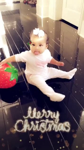 Mientras que Khloé publicó una tierna imagen de su hija True.
<br>