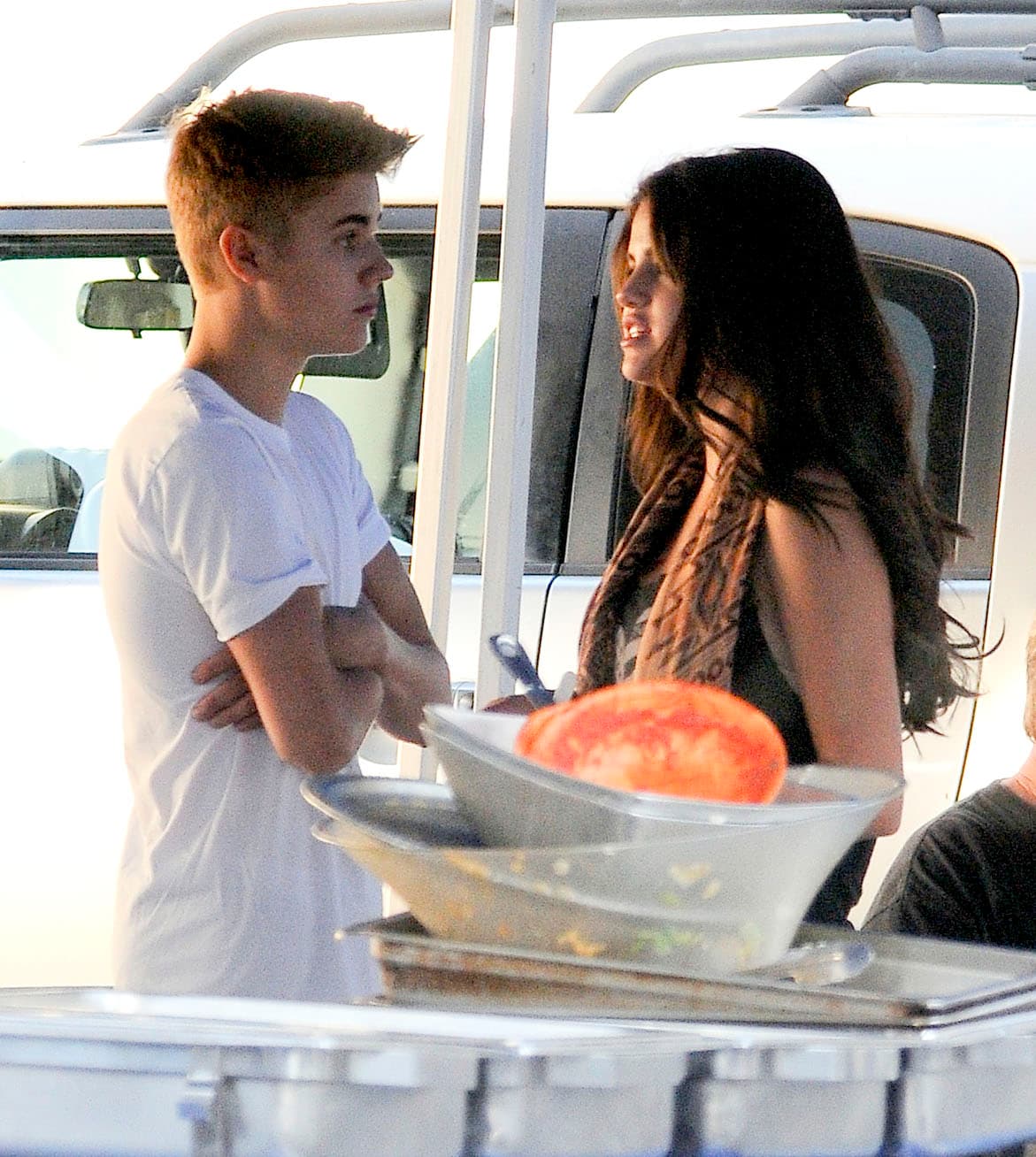 Ya a finales de 2013, Bieber admitió que no se hablaban, aunque él seguía amándola.