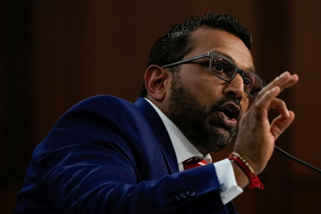 Entre gritos e insultos, el jefe del FBI es cuestionado por senadores sobre su papel en el caso Epstein y el asesinato de Kirk