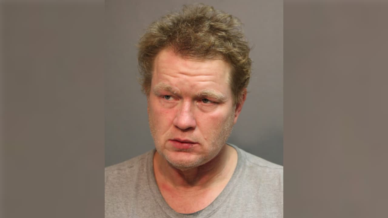 William Dukes es acusado de tres cargos de agresión sexual y uno por intento de asesinato.