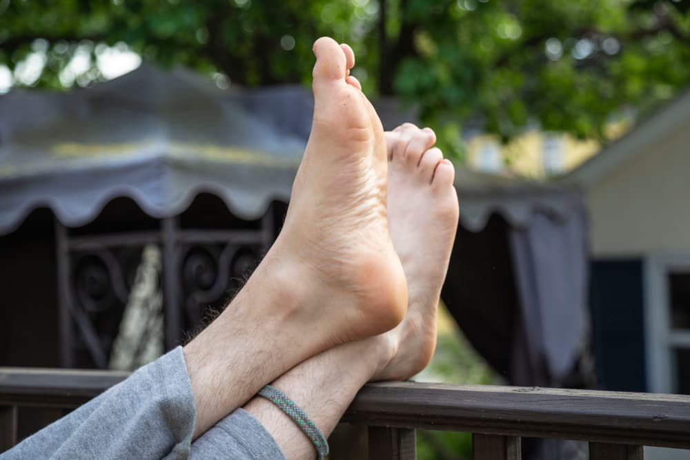 Las inflamaciones de tobillos son comunes en tu signo de ahí la necesidad de no permanecer de pie mucho tiempo, y si tu trabajo lo exige buscar la manera de descansar lo más posible, colocar los pies en alto al acostarte para que la circulación de retorno fluya. También está el peligro de la retención de líquidos.