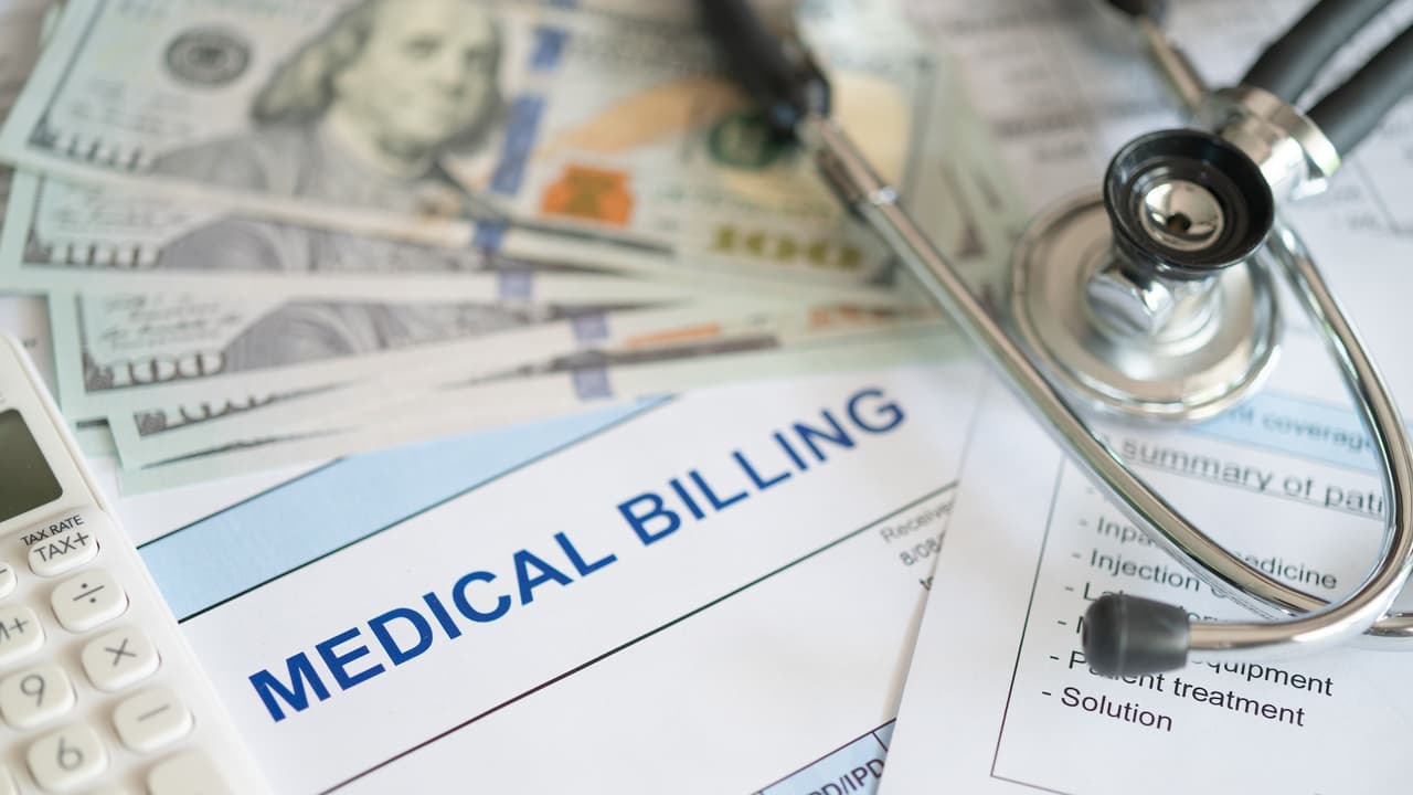 Lanzan programa piloto en Los Ángeles para eliminar deudas médicas de 150,000 residentes: ¿En qué consiste y cómo aplicar?