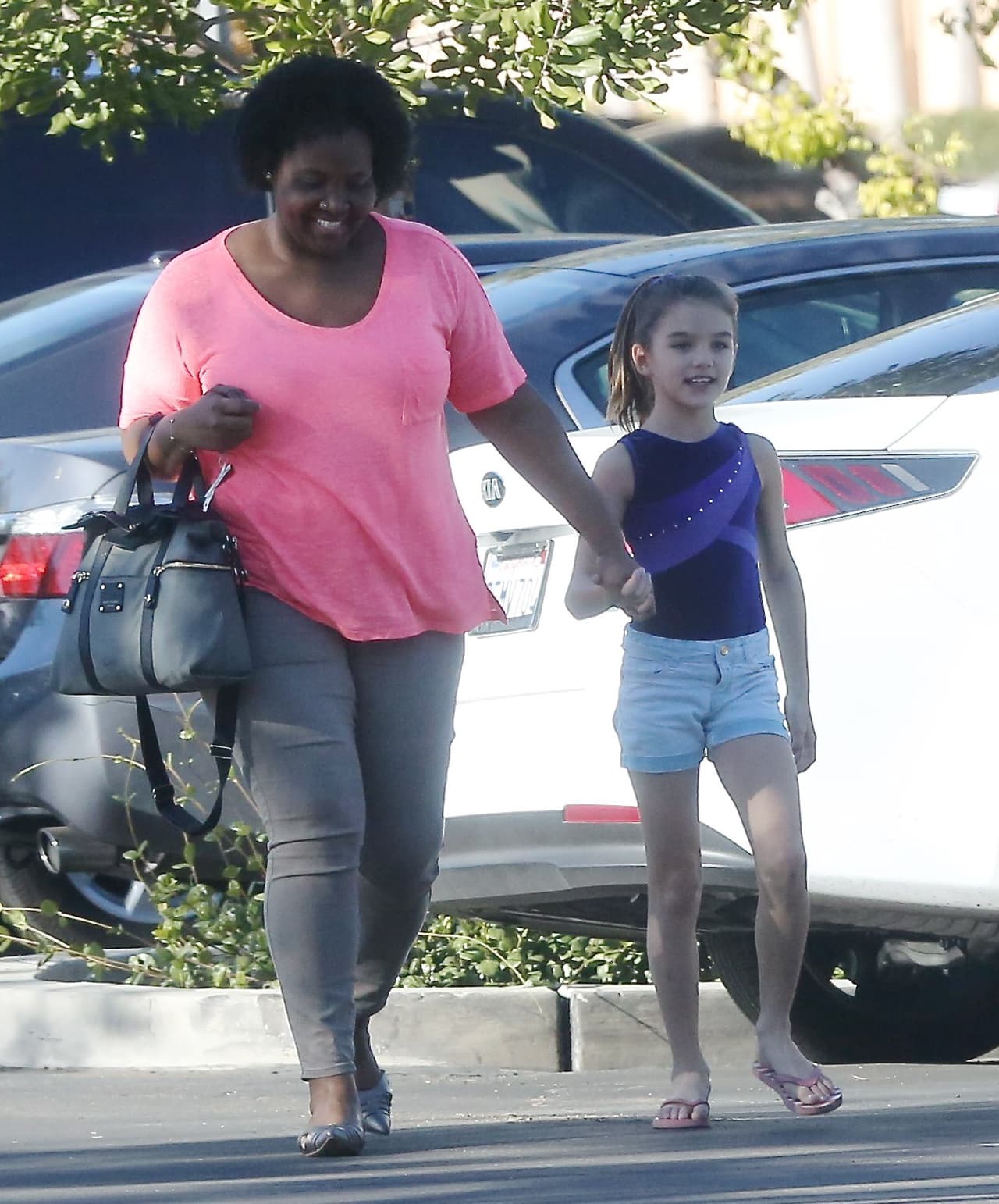 ¿Será que Katie estaba ocupada trabajando en los preparativos de su nueva película, y por eso su nana fue la encargada de cuidarla?