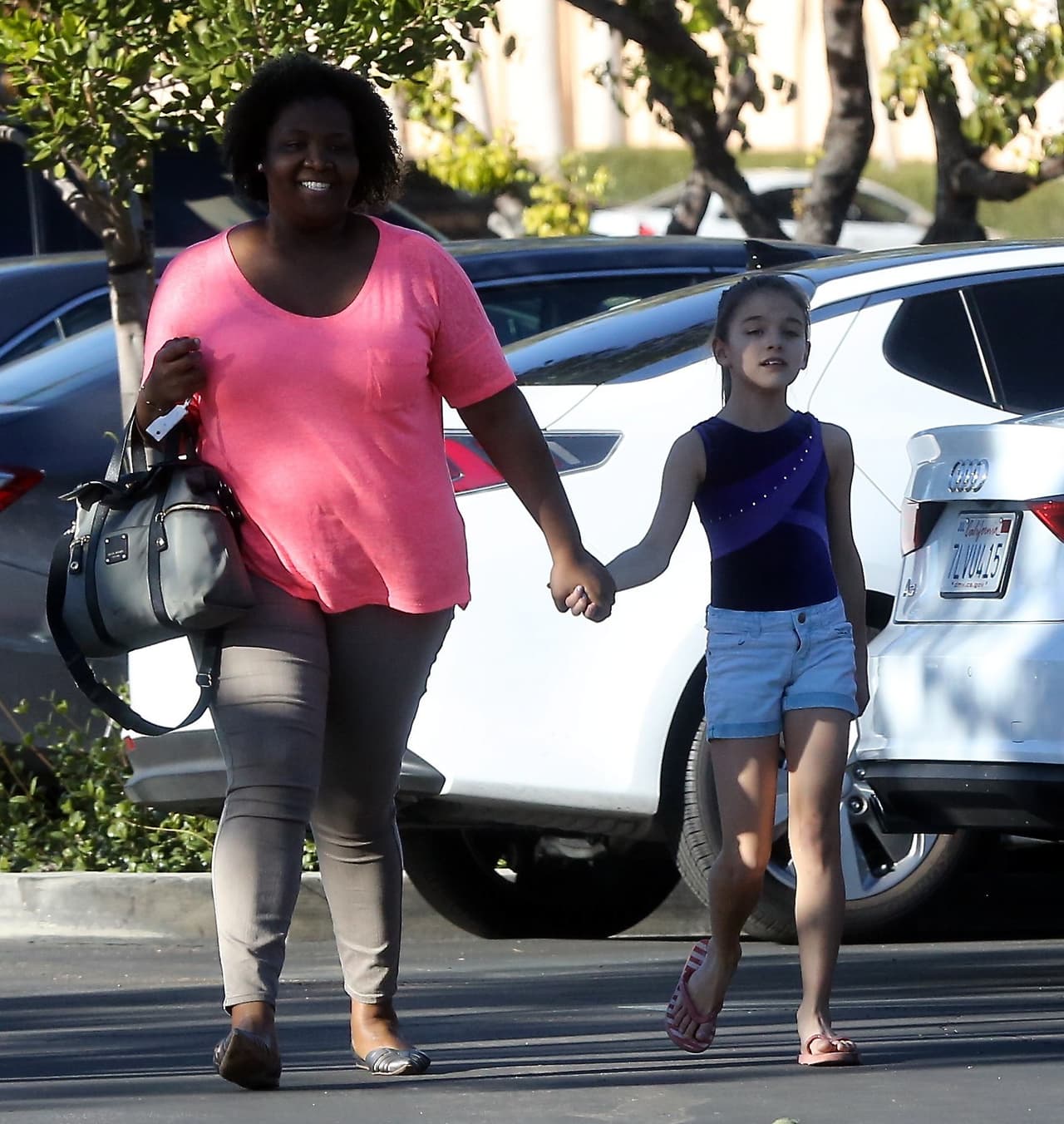 Así fue vista durante una tarde después de salir de sus clase de gimnasia. La hija de Tom Cruise estaba súper feliz.
