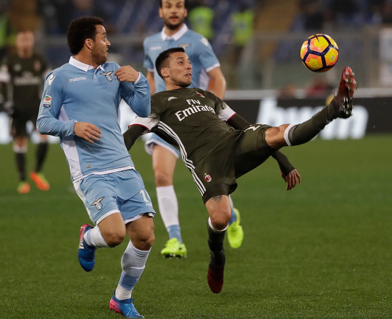 Se dice que Leonel Vangioni podría pasar del A.C. Milan a Monterrey. Carlos Sánchez y Funes Mori le habrían hablado bien de los Rayados.