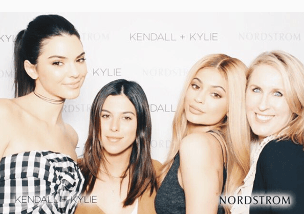 Trabajar como asistente personal para una de las celebs que integran la familia Kardashian Jenner debe ser un puesto muy solicitado, mismo que ahora ocupa esta joven de origen venezolano.