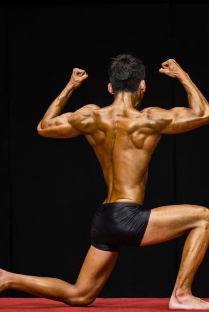 La mayoría de los competidores profesionales y algunos culturistas aficionados utilizan drogas para aumentar notoriamente su masa muscular.