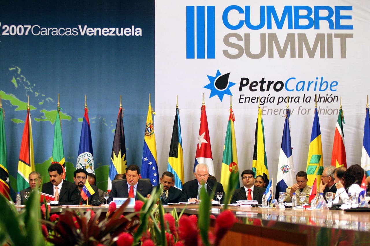 III Cumbre de PetroCaribe, realizada en la sede del Ministerio para el Poder Popular Energía y Petróleo. En la gráfica, el Presidente de Venezuela, Hugo Chávez Frías durante un discurso en el segundo día de sesiones. Caracas 11/08/07 (EFREN HERNANDEZ / EL NACIONAL)