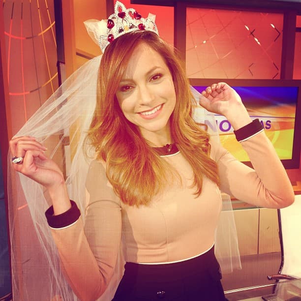 Pero no solo en el plano laboral la hemos visto crecer, sino también en el personal. En el año 2013 comenzó a planear su boda con Aaron Butler, suceso en el que el público del show matutino la acompañó.
<br>