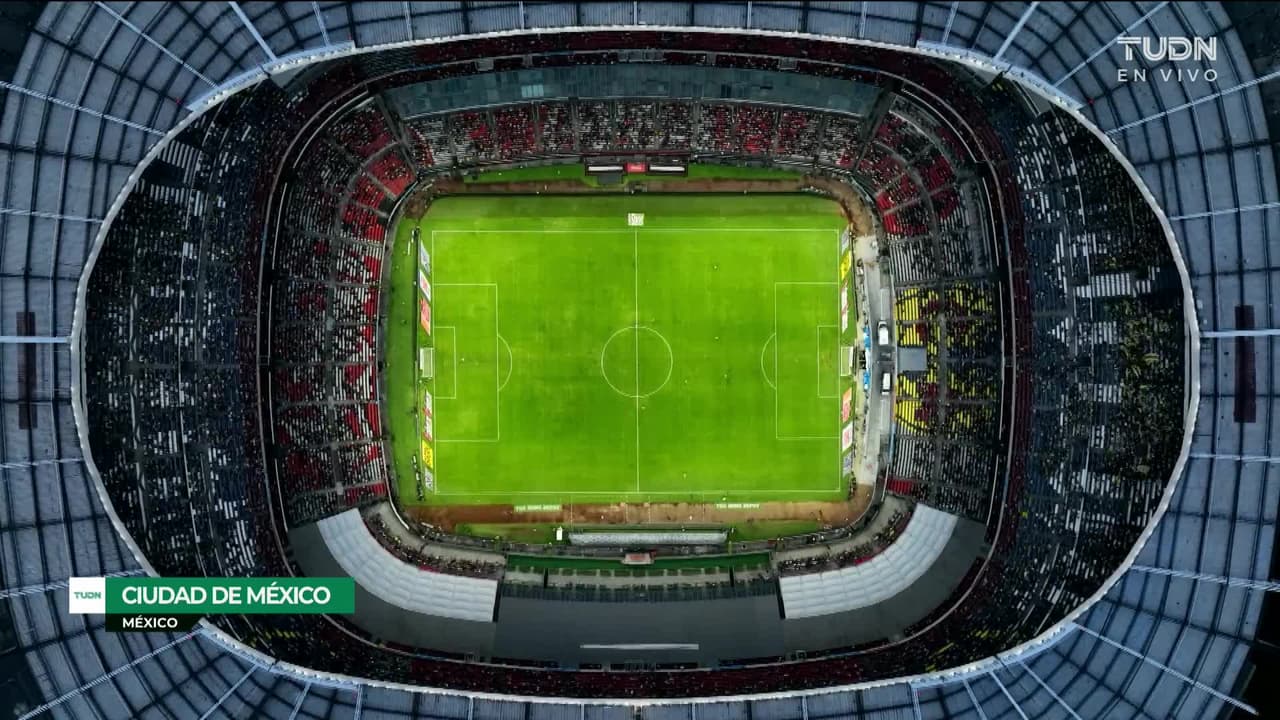 Arranca el partido y la pelota está en juego.