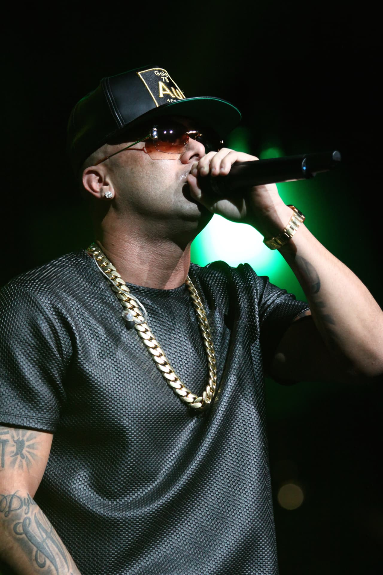 En los últimos años se crearon movimientos en contra del género musical por supuestamente 
<b>fomentar la violencia contra las mujeres en las letras</b>. 
<br>