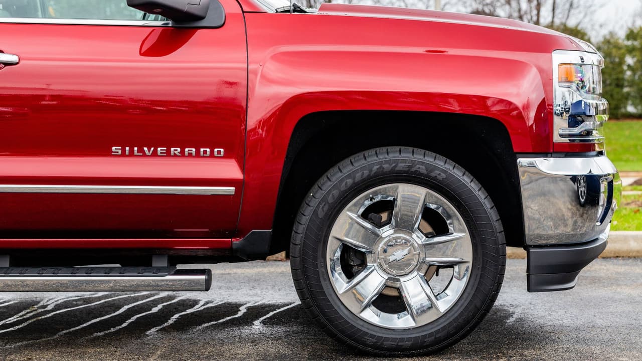 <h3 class="cms-H3-H3">🔝 Vehículos más robados en el norte de Texas en 2025 </h3>
<br>
<br>Chevrolet Silverado 1500
<br>Hyundai Elantra
<br>Hyundai Sonata
<br>Kia Optima
<br>Honda Accord
<br>Ford F-Series
<br>Dodge Charger y Challenger (ScatPack, Hellcat, SRT, Daytona)
<br>Jeep Grand Cherokee Trackhawk
<br>Cadillac Escalade y CTS-V GMC
<br>Yukon y Sierra
<br>Chevrolet Corvette y Tahoe
<br>
<br>Estos modelos son atractivos para los ladrones debido a
<b>su alto valor en el mercado de autopartes y su demanda en el mercado negro.</b>