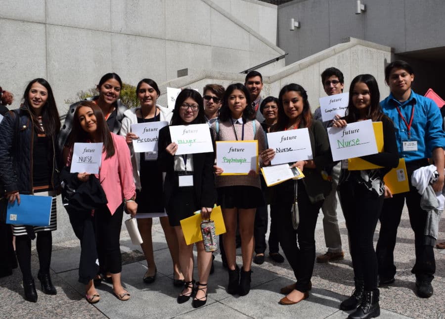 Tennessee niega a estudiantes indocumentados pagar matrícula a precio de residentes