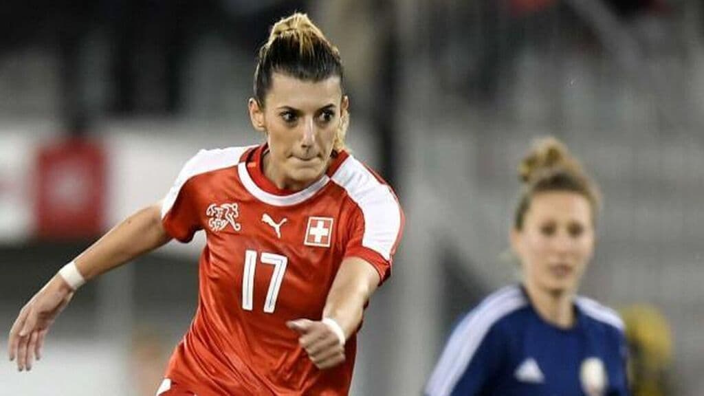 El cuerpo de la jugadora de futbol Florijana Ismaili fue encontrado por los equipos de salvamento en el Lago de Como, tras tres días de búsqueda. La jugadora de 24 años había viajado de fin de semana a este destino turístico situado en el norte de Italia.