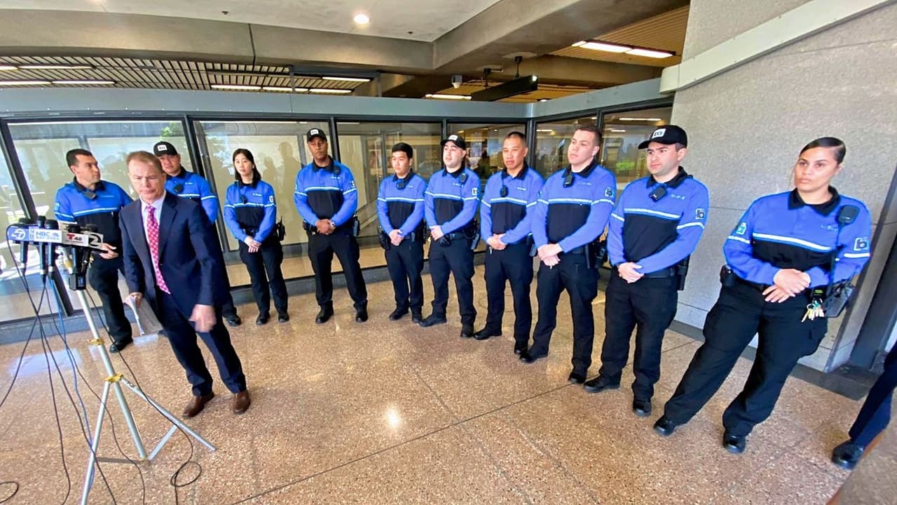 BART despliega su nuevo grupo de "patrulleros" pero no estarán armados ni podrán realizar arrestos