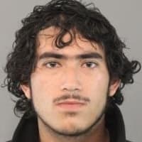 El bebé abandonado por su papá en un estacionamiento requiere tratamiento médico