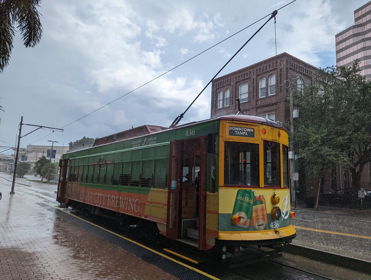 Este servicio de transporte es gratuito es un atractivo turístico que facilita conocer dos puntos de interés de la ciudad de Tampa.