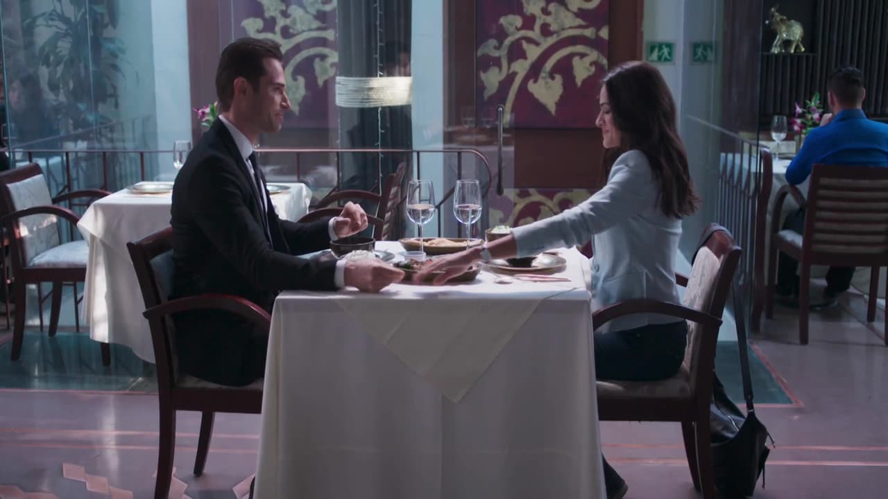 Ha logrado un acercamiento genuino con su jefe, quien se siente atraído por ella, pero no se atreve a decir nada.