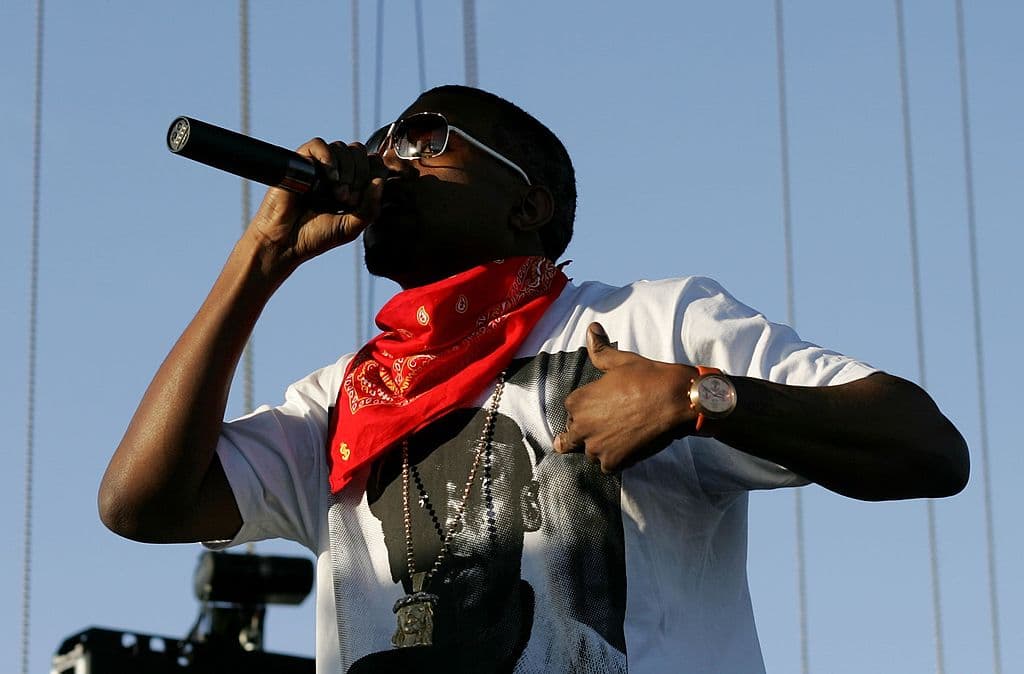 En sus primeros años el registro de rentabilidad no fue considerable. Sin embargo, a lo largo de 20 primaveras se ha catapultado sobre los caso 115 millones de dólares, con una audiencia sobre 250 mil personas.
<br>
<br>En la imagen Kayne West se unió al repertorio del festival en 2006.