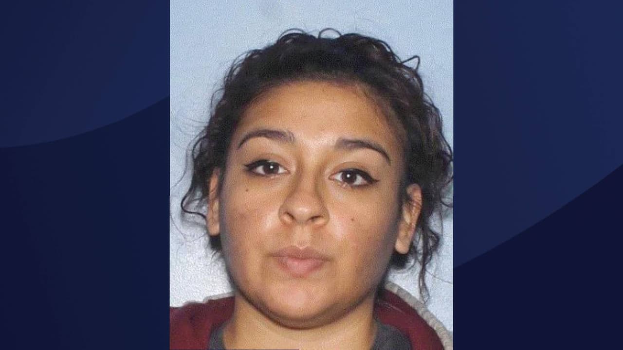Buscada por intento de homicidio: Brenda Villela, de 27 años.