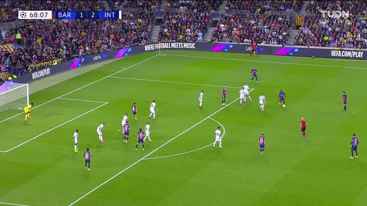 ¡TIRO ATAJADO! disparo por Ansu Fati.