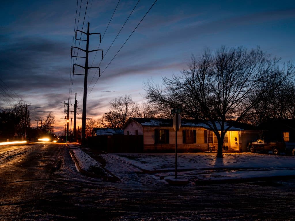 En medio de la tormenta invernal, hogares en Texas tendrán que enfrentar otro reto: las elevadas facturas de la corriente
