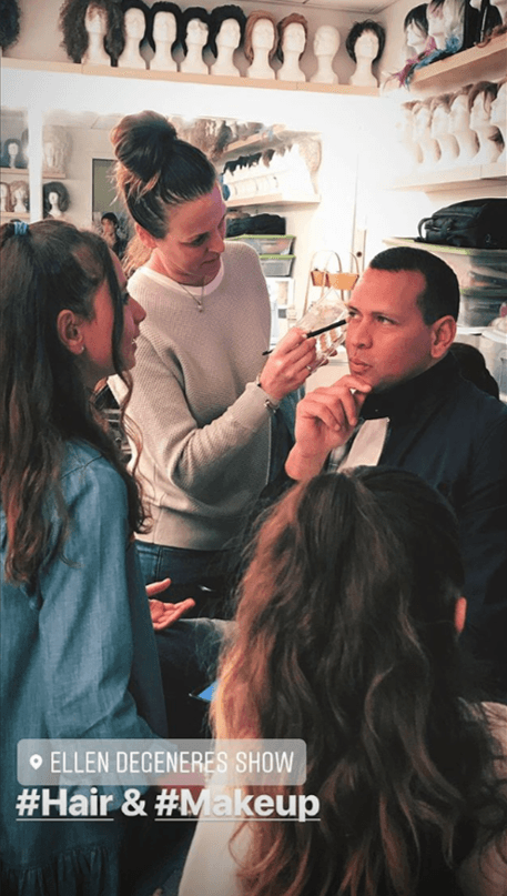 Según él le contó a Ellen DeGeneres, su día de mayor suerte fue hace poco más de un año, cuando Jennifer López lo reconoció en la calle, llamó su atención y quedaron en verse luego. Desde entonces, comenzó una relación que no ha hecho más que fortalecerse.