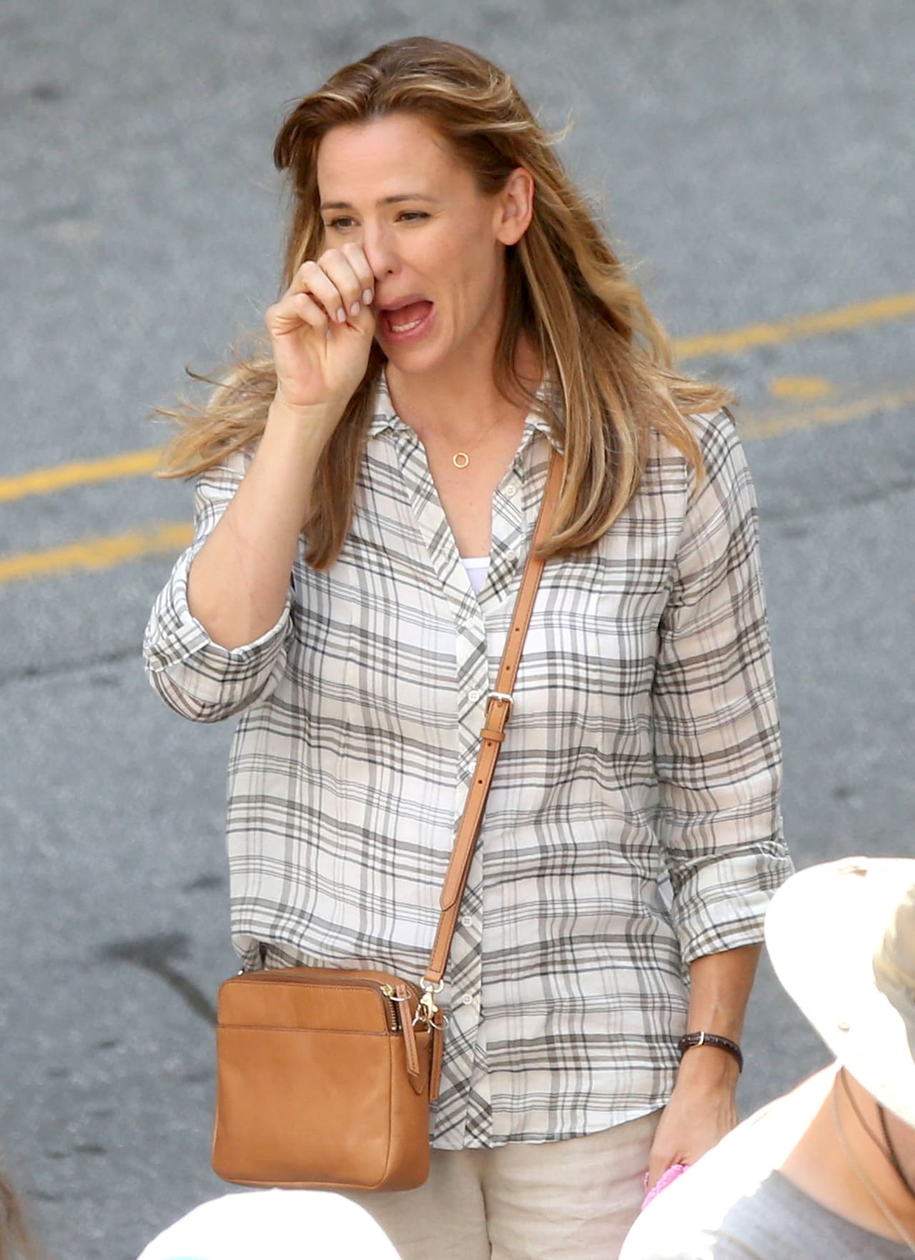 Tal vez liberando adrenalina tras la escena del "atropello".