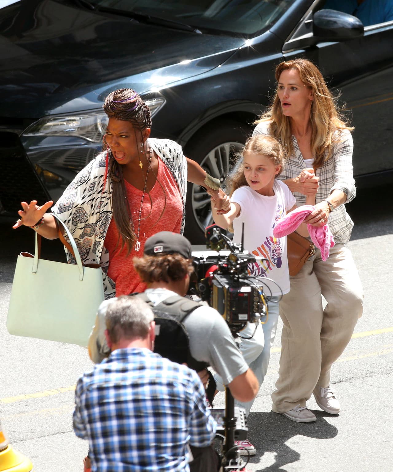 Jen Garner filma escenas junto a Queen Latifah.