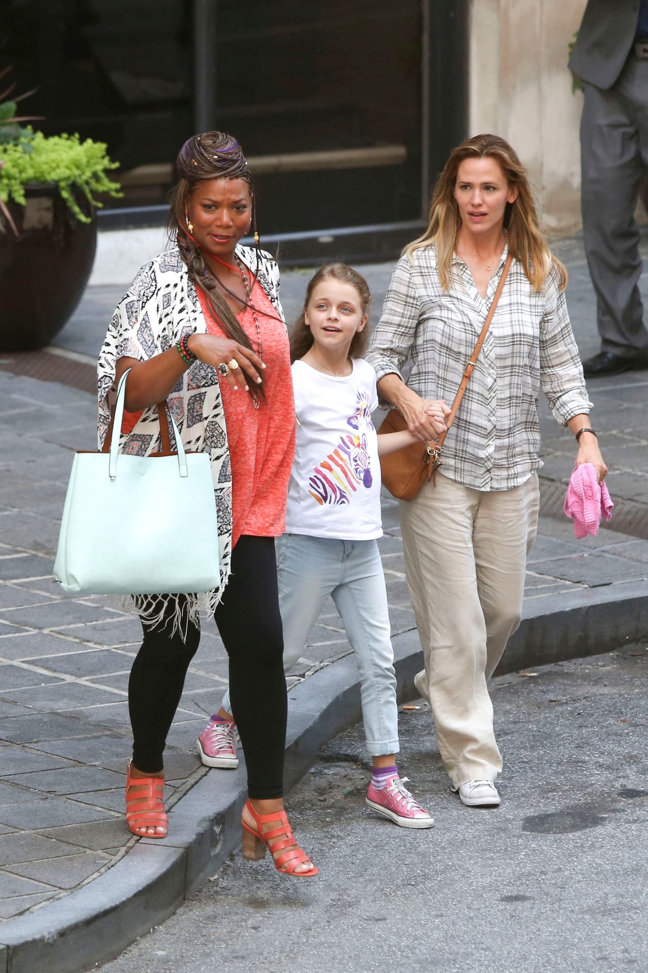 Jen Garner filma escenas junto a Queen Latifah.