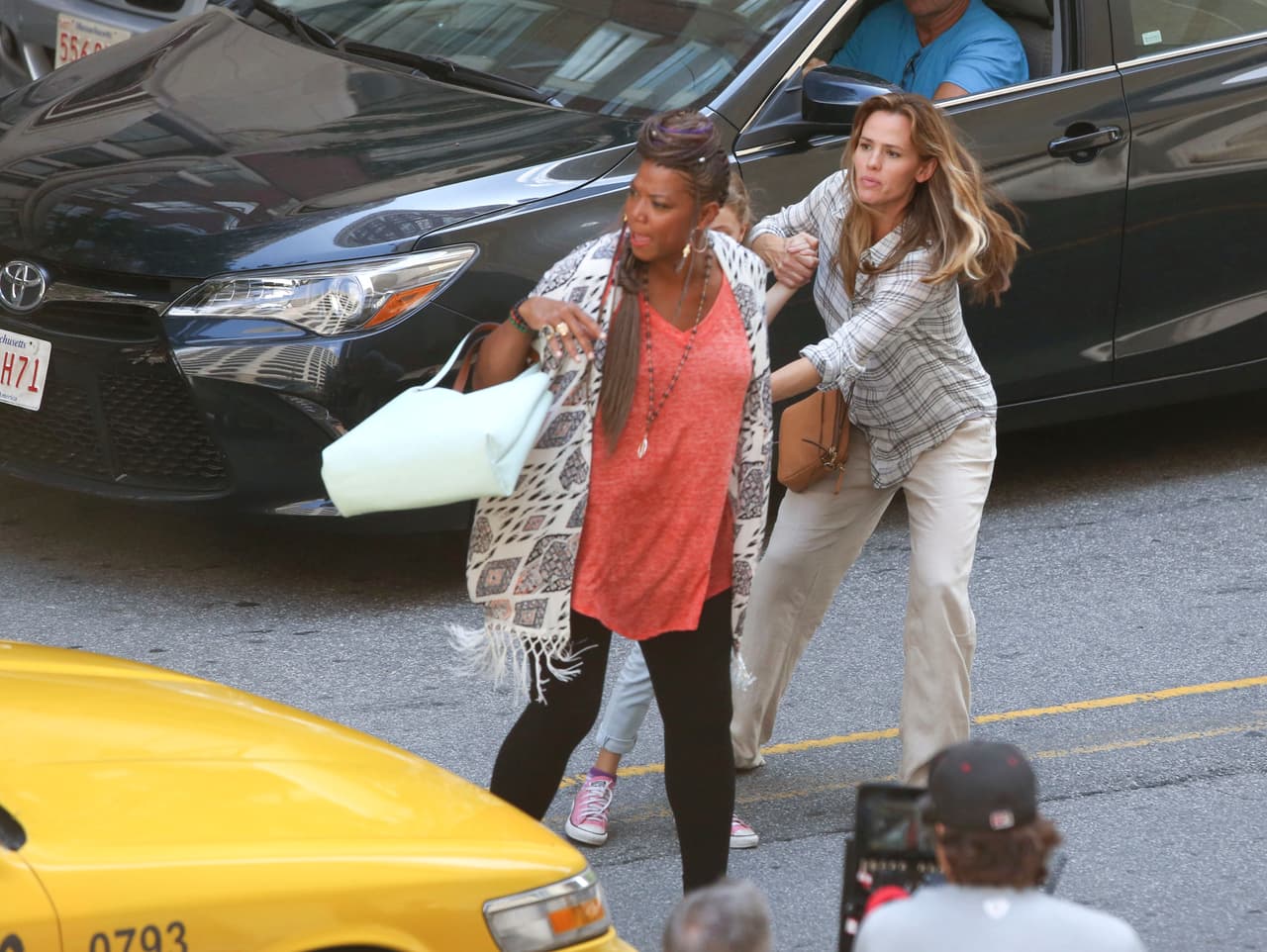 Un taxi estuvo a punto de embestir a Jennifer Garner.