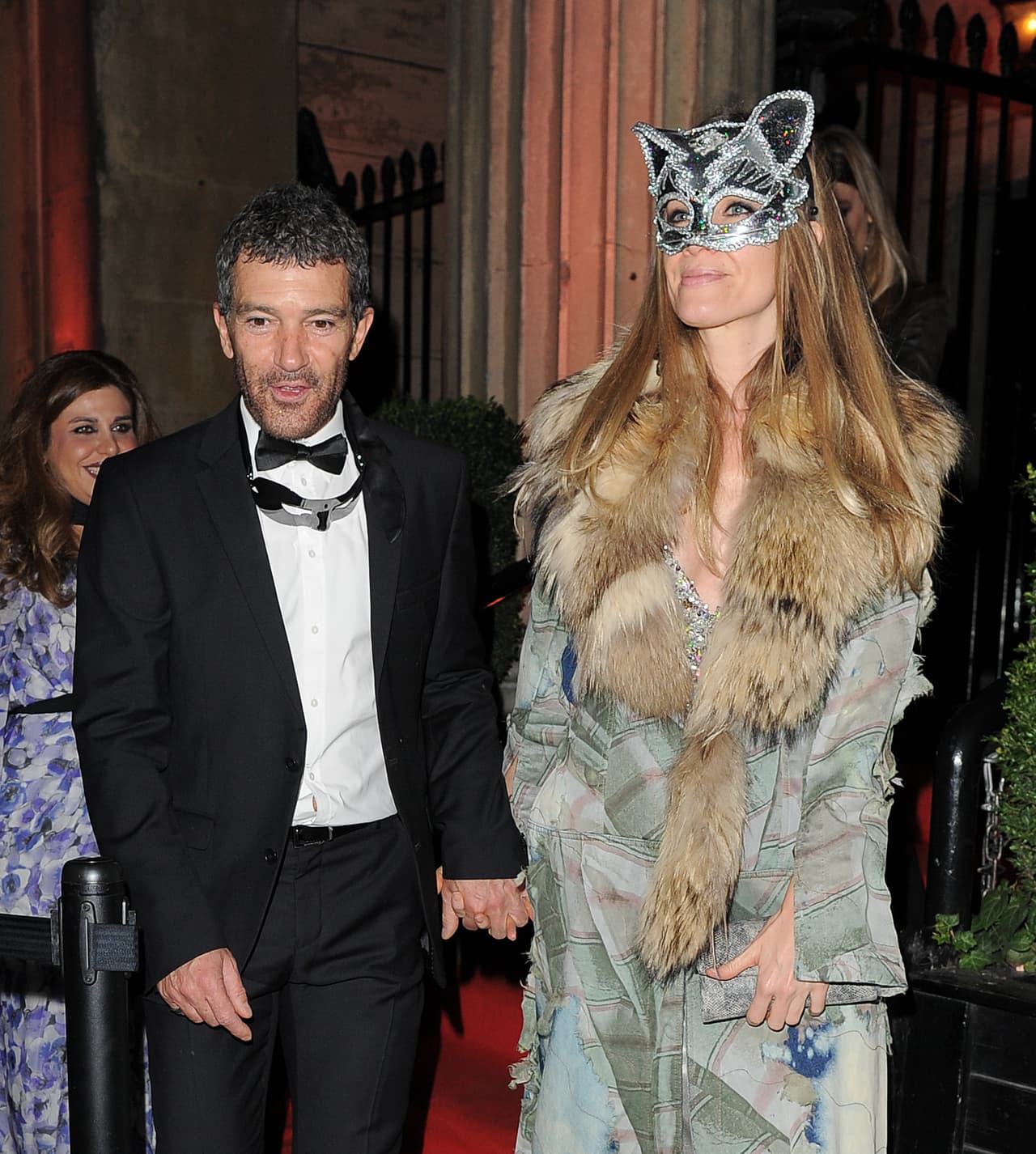 No te espantes, es su guapa novia Nicole Kimpel.