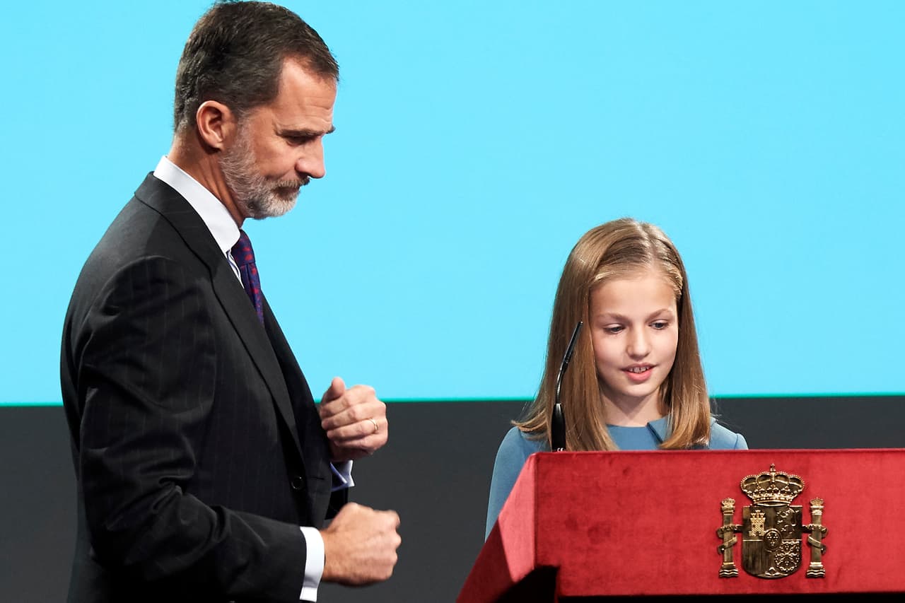 <b>El 31 de enero de 2018, Leonor tuvo su primer acto público </b>como heredera al trono que trato de una lectura pública, donde su padre orgulloso la miraba atento en una presentación que la prensa calificó como sobresaliente.