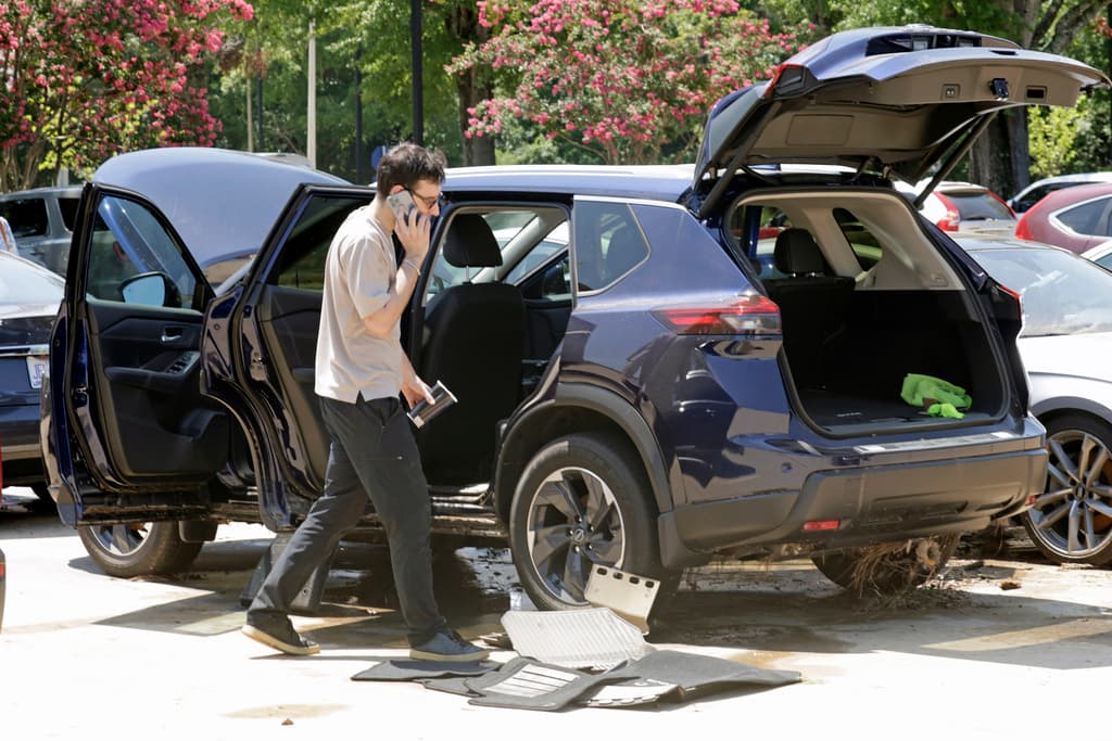 El 
<b><a href="https://www.univision.com/local/north-carolina-wuvc/gobernador-de-carolina-del-norte-veta-leyes-sobre-armas-e-inmigracion-podrian-ser-anulados-sus-vetos" target="_blank">gobernador de Carolina del Norte, Josh Stein</a></b>, visitará este martes las zonas afectadas. Por el momento, los condados de Orange, Person, Alamance y Moore declararon 
<b>estados de emergencia</b>.