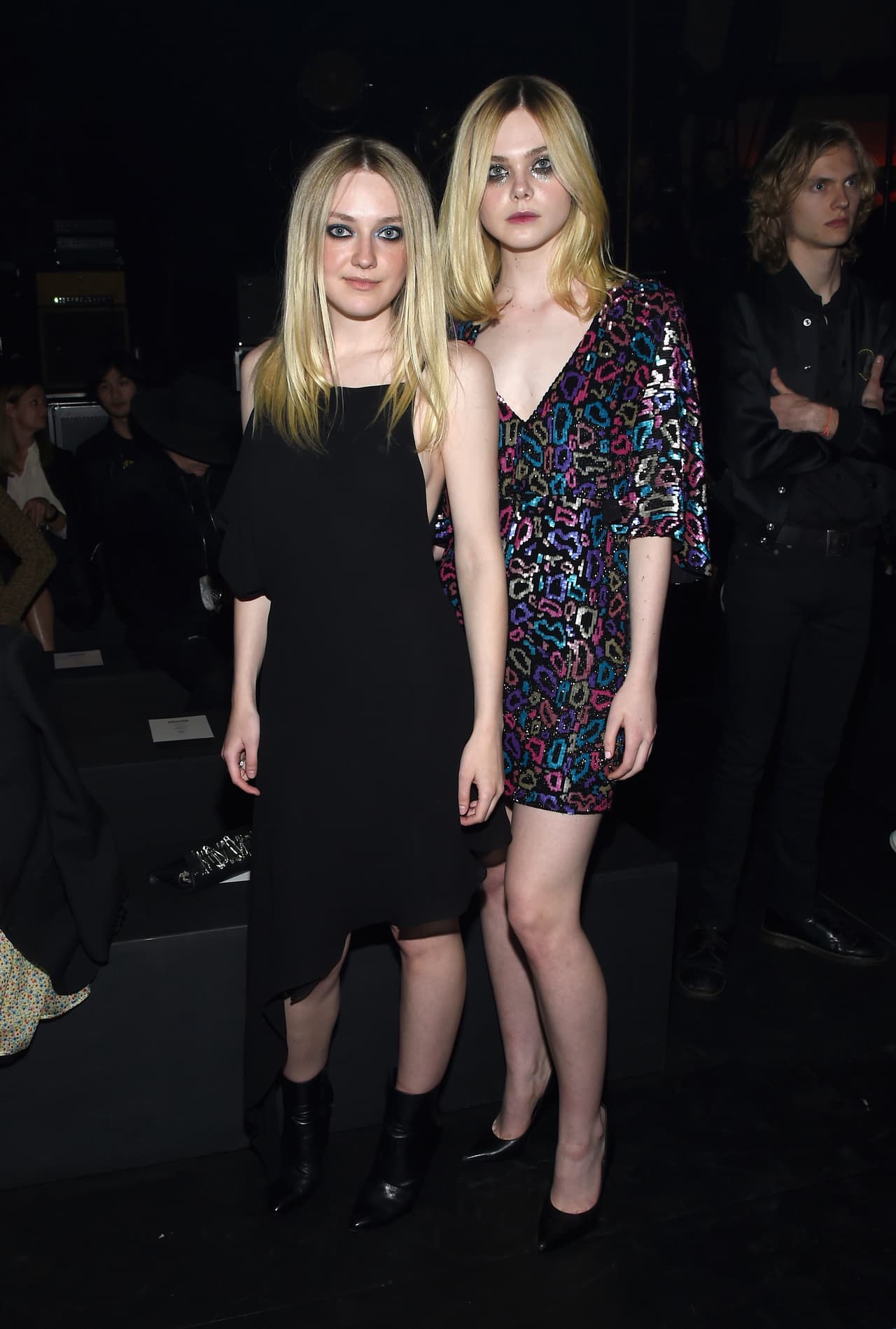 Dakota es la mayor: nació el 23 de febrero de 1994. Mientras que Elle es cuatro años más chica, su nacimiento fue el 9 de abril de 1998.