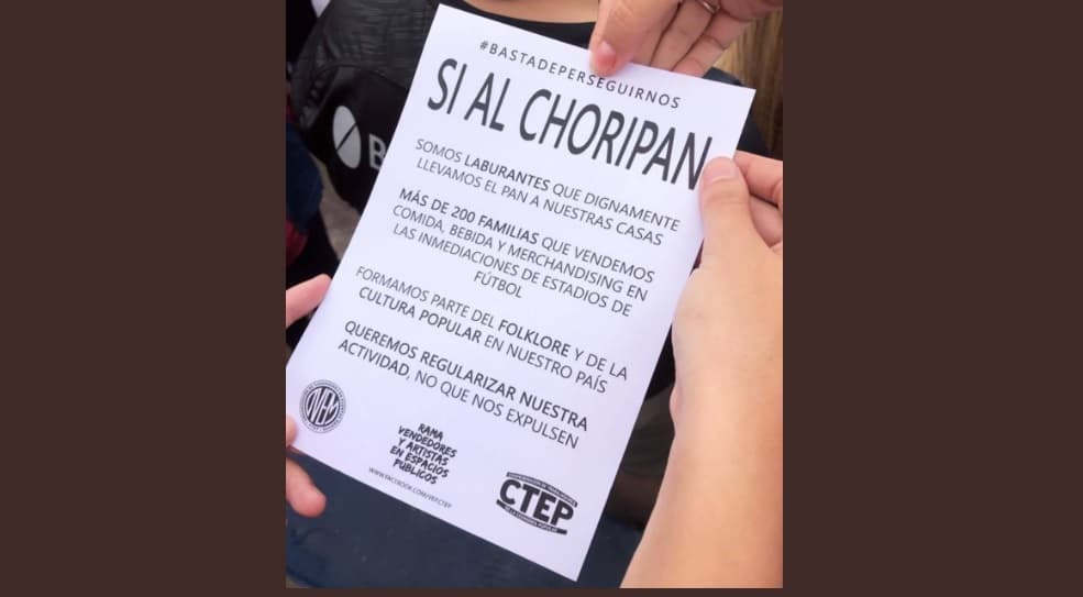 ¿Y qué culpa tiene el 'chori'? Argentina prohibió choripanes en estadios de fútbol