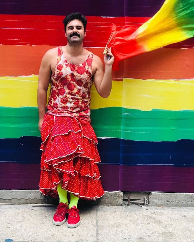 "No es que él lo haya anunciado, simplemente subió una foto de algo de lo que
<b>él está abierto desde hace 13 años</b>", contó a TVNotas este 25 de marzo.
<br>