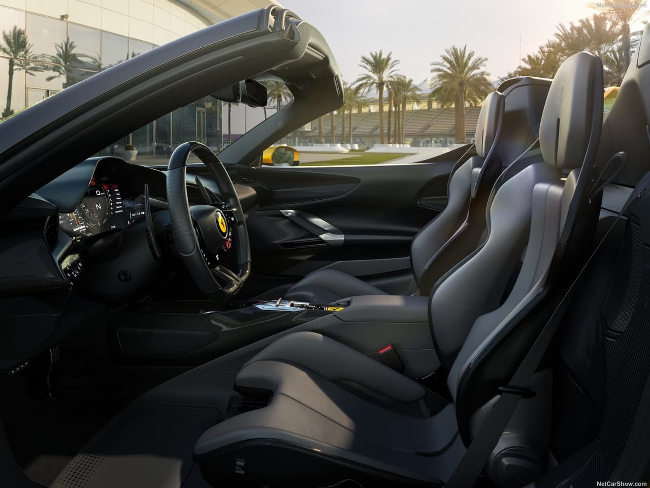 La operación para quitar o poner el techo tan solo toma 14 segundos y puede realizarse aún cuando el vehículo está en movimiento.