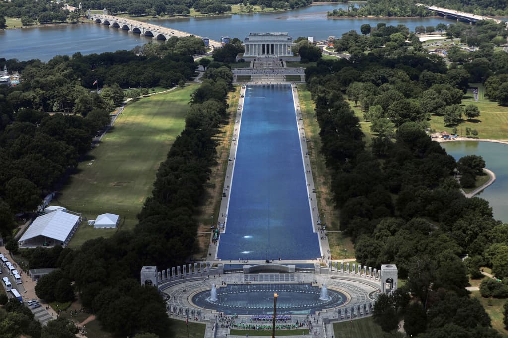 El Monumento a Lincoln, el Estanque Reflectante y el Monumento a Washington en Washington el 24 de junio del 2026. (AP foto/Rahmat Gul)