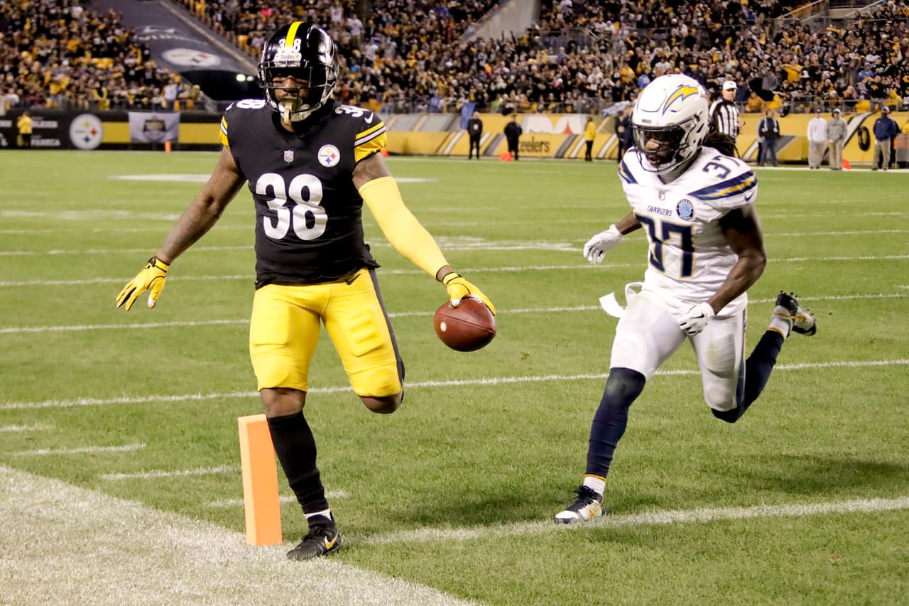 Restando 4:10 Jaylen Samuels recibe pase de 10 yardas de Ben Roethlisberger para empatar de nuevo el juego en 30-30, dejando un cierre de alarido.